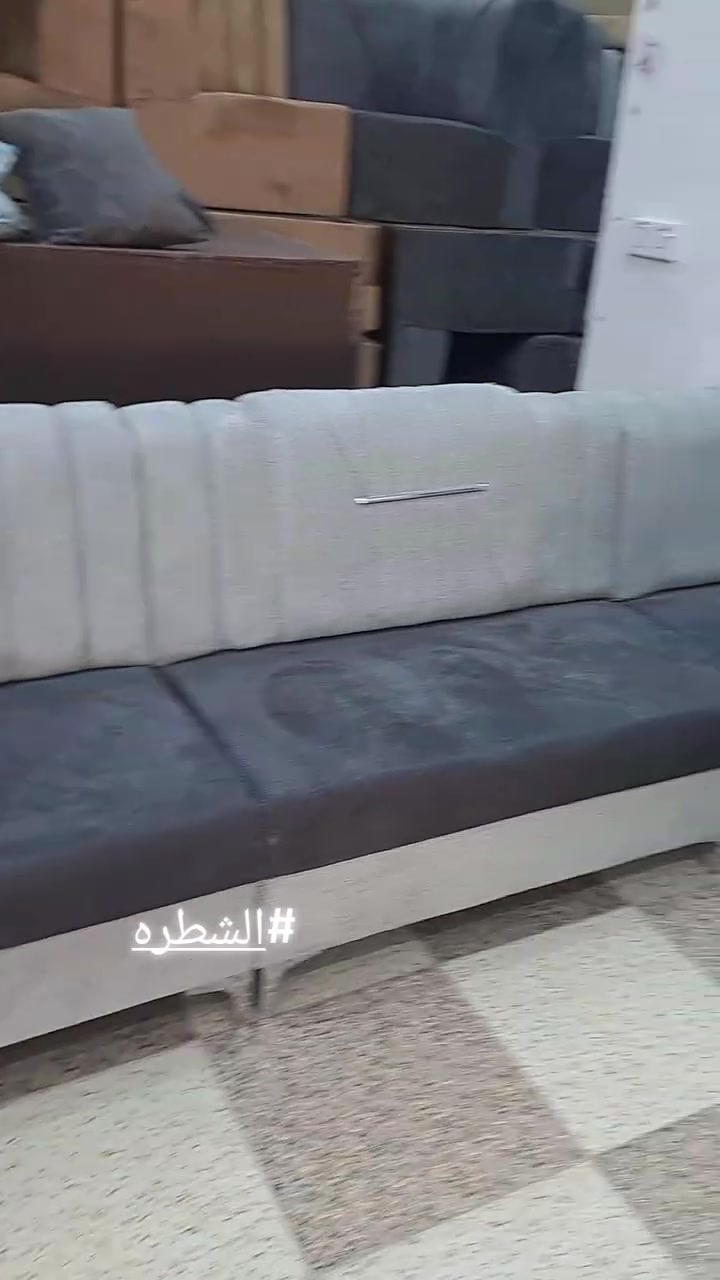 تخم مودرن تفصال درجة اولى خشب بلاويد اسود الضهر خشب جام روسي الاسفنج طبي امتياز اول  طول التخم ٧ ونص رجلين حديد درجة اولى العنوان مقابل ملعب #الشطره الولمبي.  مجمع بركات الصادق. #رقمي ***********
