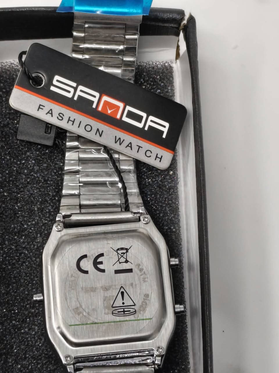 ساعة رجالية أصلية ماركة SANDA
✔ تصميم كلاسيك مربع أنيق
✔ عقارب + شاشة ديجيتال
✔ سوار ستيل كامل ثقيل
✔ مقاومة رذاذ الماء
✔ مع العلبة والكارت
السعر 25يوجد توصيل كافه المحافضات 5الف


**إذا كنت صاحب هذا الإعلان وتريد حذفه لأي سبب، رجاءا أرسل رسالة إلى الدعم الفني**