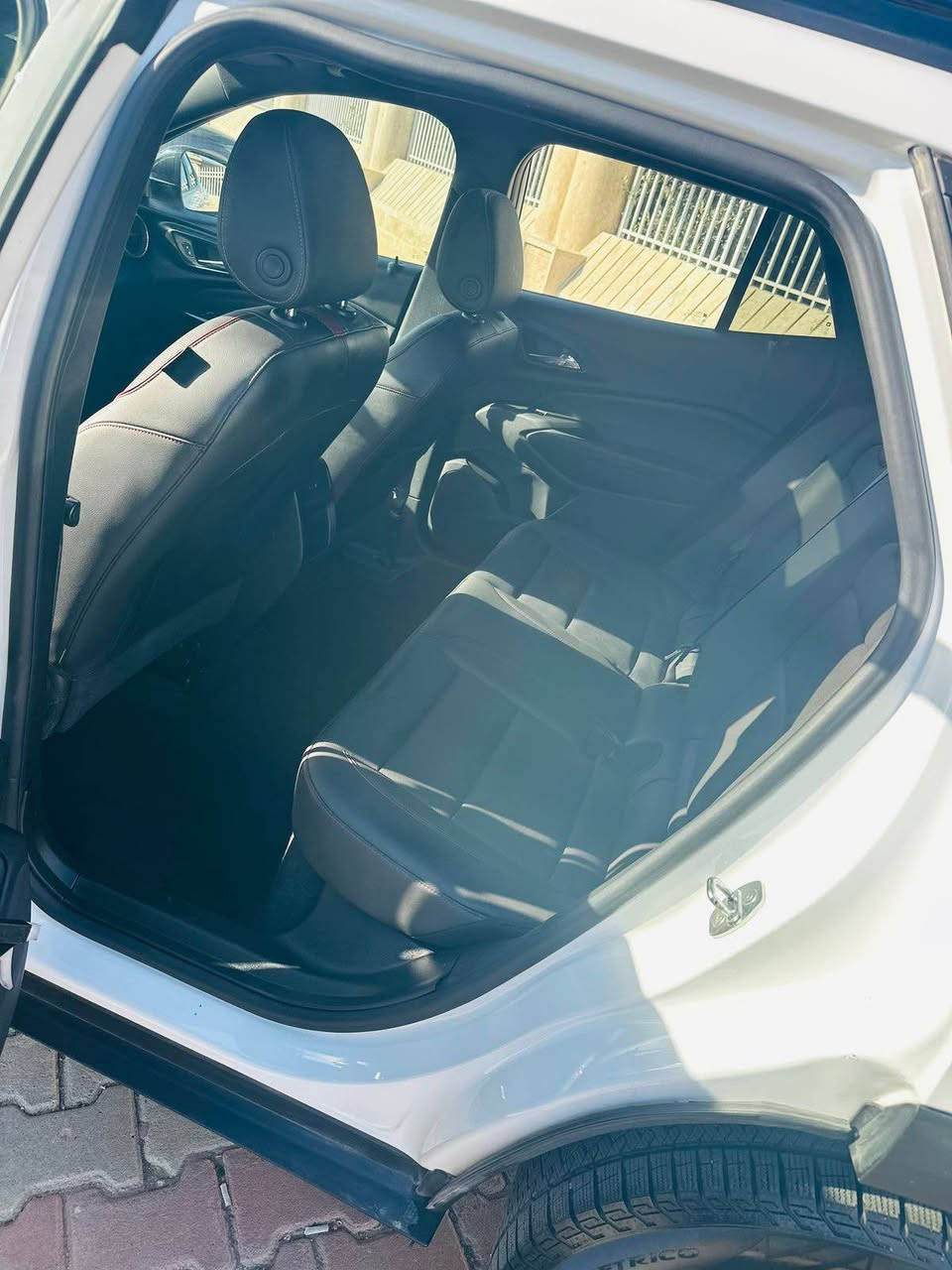 شوفرليت تراكس ٢٠٢٤  RS/2  
فول موصفات.  
رويشتوه (5mil)

نيو بونيتي سبوغه  بي ژوره وه هيجي تري نيه 
سياره هه موو شتيكي شه ريكه يه. به شه رت
ايرباگاي به س سوكانن اويش بيلادي دانراوه ته وه .

گير مه كينه و ته بريد و هه موو شتيكي به شه رت.

قه پات موصفاتت فول فول موصفات. 
بصمه / سلايد/ كوشين هيتر / شاشه گه وره / شغال/
اتو پارك / تحديت سورعه/ كوشين جلد خت سور/
رادار/ داتاشو / شاشه ي تاهوو/ خه تي جاده /
شاشه: Car paly/ WF /موبايل شحن دكات/ 
لايت اتوو/ گير عادي و اوتماتيك/ گيري قورس/
بريك بصمه / تحكم ستيرن/ پيش ليد و شمعه /
لايت موتحرك/ كوشين هيتر / مودي سپورت ، نورمال، يكو، /هتد ،…
 
رقم. شانصي سياره كه يه :
KL77 JE29RC083345

رادار و به ردي قزوزي به شه رتت بيلادي بيت .
هه زه و ژينكه كه و رقم و صه نه وي تازه يه 
به ناوي خومه. 
Watssapp +Vaebar. 
*********** أربيل, العراق
