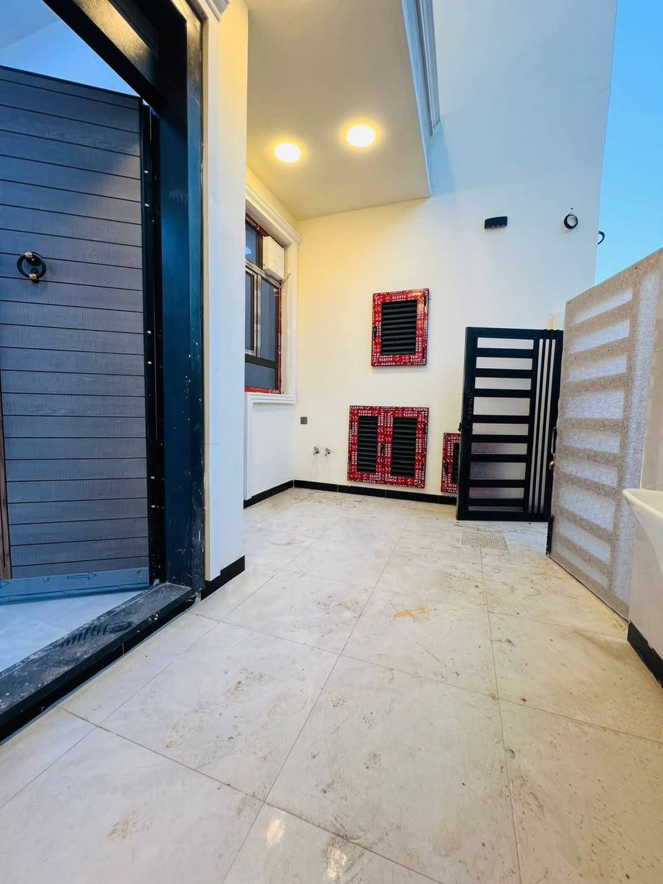 - السَلام ؏ـليڪُم ،
- ⁠- بيت للبيع مساحة100 متر  طابقين
- ⁠الوجه 6 وربع و النزال 16 
- (3 غرف نوم _صحيات عدد 3_ مطبخ  _صالة _استقبال )
بناء حديث ما مسكون
- الموقع : بغداد _ الدورة _ البعيثة  مجمع الحليم  ( يبعد 5 فرع عن الشارع العام ) 
- خدمات كاملة بالمنطقة
- ( كهرباء _ماء_تبليط_مدارس _ سوق)
- ☎️ للأستفسار التواصل  ع الخاص او واتساب 
***********
