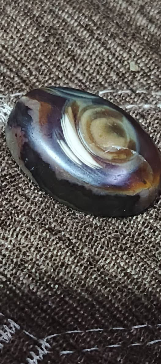 ذني احجار لكيتهن بل بر للبيع ماعرف سعرهن ***********
