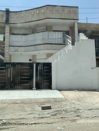 ١٥٠ متر واجهة ٧،٥ قرب مدرسة الكوفة وجامع الاخوة الصالحين وحدتين سكنية ...