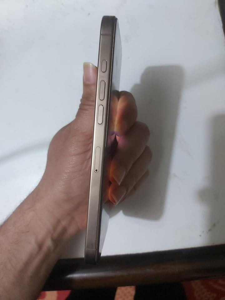 ايفون 16 برو ماكس شرق اوسط بطاريه 95 مشحون 300 مره غراضه كامله كارتونه وكيبل شحن اصليه مابي ولاشخط فقط هاي نقطه صغيره بطرف شاشه مماثرة عليه جهاز جديد مكان واسط السعر مليون 50 بي مجال قليل 1،50 
***********
