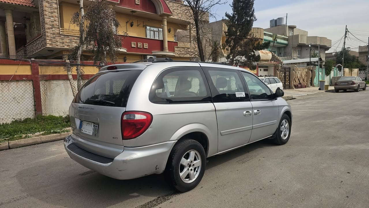 السلام عليكم 
دوج كرفان للبيع السعر  83. ورقة
موديل 2007 
دوج محرك وكير شرط 
محرك حجم 3800 
أبواب كهرب جامات كهرب
كشنات سياحي 
صبغ جاملغ أمامي يمين 
وجاملغ خلفي يمين بدون داخل
شرط التحويل وكوبون بانزين بيها 
سيارة جاهزة للاستفسار  *********** 
موصل حي البكر مكلف بلنشر
