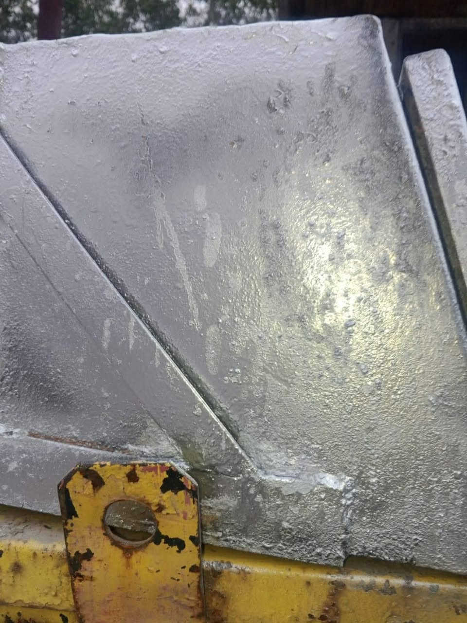 السلام عليكم  صندوق للبيع حديد ألعنوان بغداد البلديات اتصل على الرقم  وسهلة ***********بي واتساب
