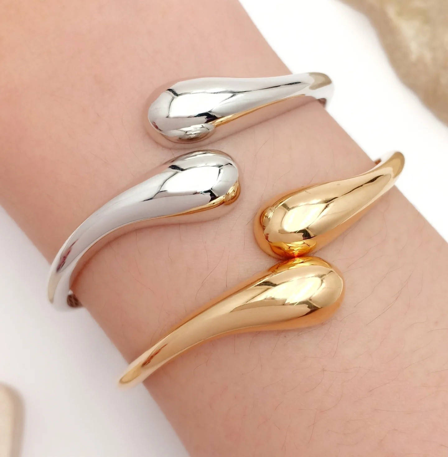 سوارات ذهبي وفضي
موديلهم يجننننن
مودرن
السعر ٣ الاف
تتوفر خدمة توصيل


**إذا كنت صاحب هذا الإعلان وتريد حذفه لأي سبب، رجاءا أرسل رسالة إلى الدعم الفني**