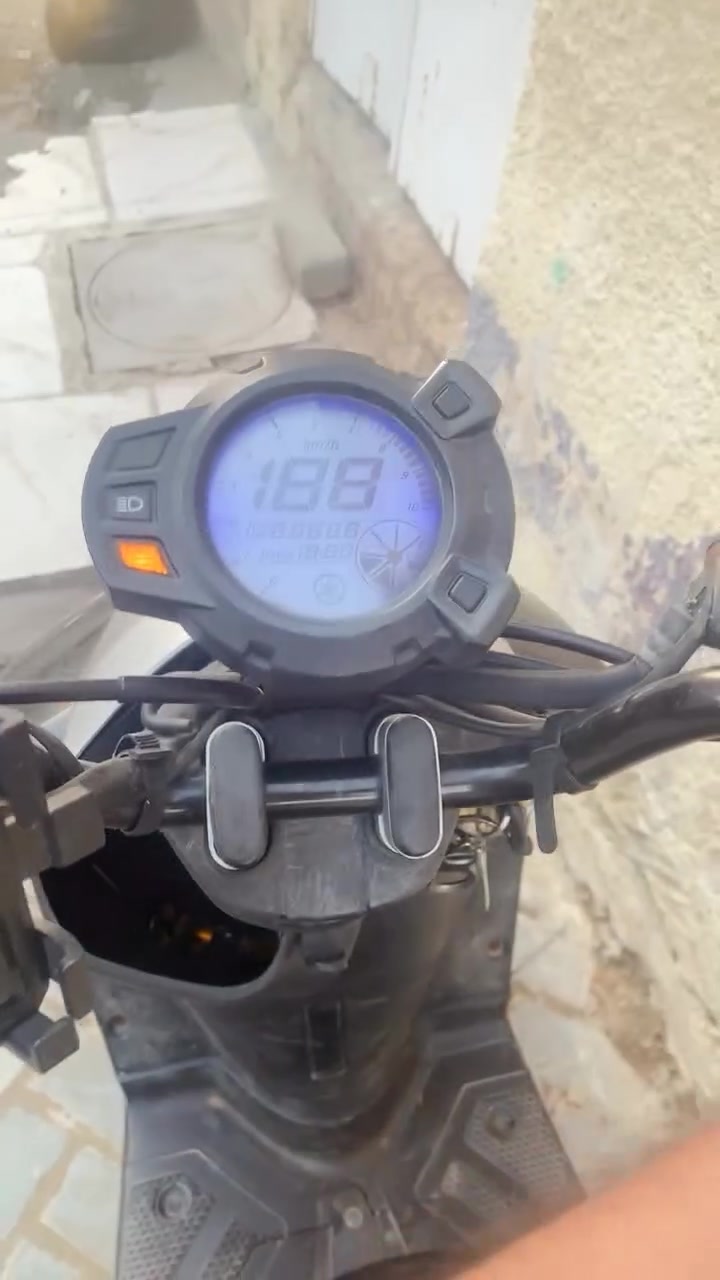 السلام عليكم سكنس جبلي كفالة عامة حتة من البنجر مكينة بلادية ما ملعوب بيهة ولا مفتوحة تجي وتشوف بعينك دراجة نكرة مثل ما موضح بل فيديو ربع ما تصرف عليهة تشغل وتطلع كبل بانزين محسن دهن موتل الدراجة كلشي بيهة بلادي  على وضع الشركة صالي شهرين من اخذتهة تجي تفحص وتقتنع يلا تاخذ رقم *********** السعر 1200 وبيهة مجال مكاني مدينت الصدر
