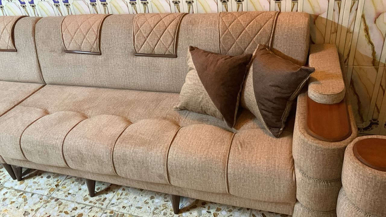 ديوان حطاطه ثقيل درجه اولى شغل معلمنه  قياس ١٤  متر ونص ٢٠ مقعد  كورنر. خشب بلوك اسود سمك ١٦ سم ثقيل خالي من ال ان دي اف سفنج مضغوط مميز أول مع طبقه اكسترا طبي قماش خاولي ناعم. لون بيجي مطعم ب الجوزي . نظام تركي شغل عراقي بالدرجه الأولى عالفحص تفحص عند الاستلام اي اختلاف ماتستلموه يرجع.. متوفر ١٠ مقاعد وايضا نشتغل حسب طلب استفسار *********** متوفر واتساب

