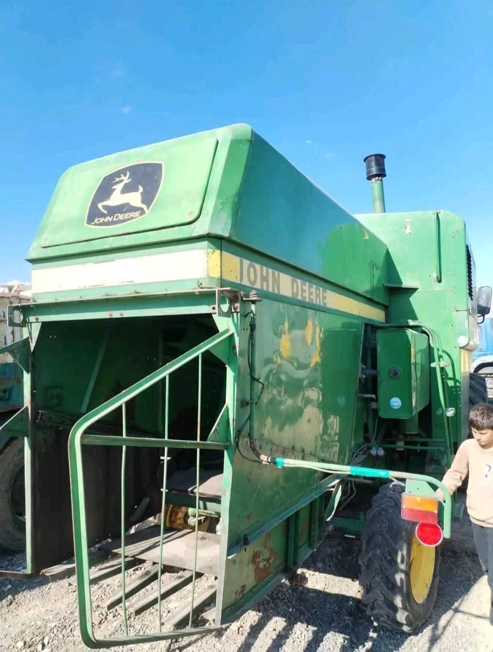 سلام عليكم 
 
حاصده جوندير 
مكفول كفاله عام 
موديل ٩٧ 
رقم نينوى شرط تحويل 
 سعر ٢٨ مليون بيها مجال
عنون دهوك
***********
