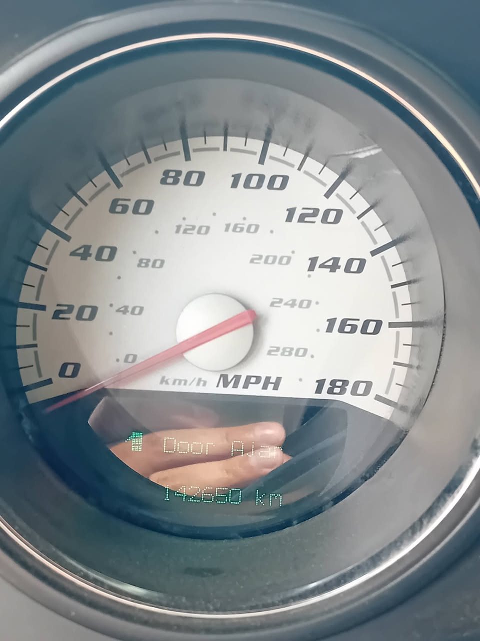 السلام عليكم جالنجر ارتي ٥٧٠٠ كير عادي السيارة هواي مصروف عليها تحديث كامل ٢٠ خلفي أمامي تخم تاير ويل نجمه خسفه قويه صدر جديد كهربائيات كلها شغاله مابيها شي مايشتغل كشنات اس ار تي كيجات اس ار تي دشبول اس ار تي عربانه واكسل قفل بلاد اس ار تي عينه وصينيه جدد حادثها بنيد وجاملغ بدون دواخل بيها صبغ قطع ابيع حزام السيارة على نفس الصور مابيها شي متغير وكل التفاصيل الي ذاكرها تجي تلكاهن نفسهن بيها فقط قليج كير موزين يتبدل لو ايسوو مافارغ اسوي كزوز مرتب برمجه طلقات خفيفه شرط لل٤ بطناش ادامه كامله للسيارة مسوين عوزها شغلات كلش بسيطه سعرها قفل من الاخير ١٠٠ مكاني كوت ***********
