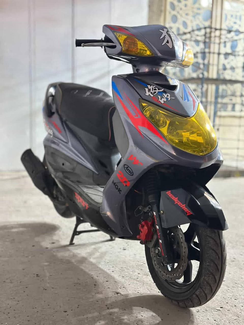 السلام عليكم 
سكنس فحل رمبه 
دراجه كابريتر 
دراجه بلاديه 
برغي ما مفتوح بيهة 
جيب وياك فيتر وفحص 
الدراجه نصيتهة حلوه 
ختم واحد الدراجه 
موشمه للجماليه 
سعرهة مليون وميه وبيهة مجال 
مكاني بغداد كفاءات السيديه 
رقمي ***********
