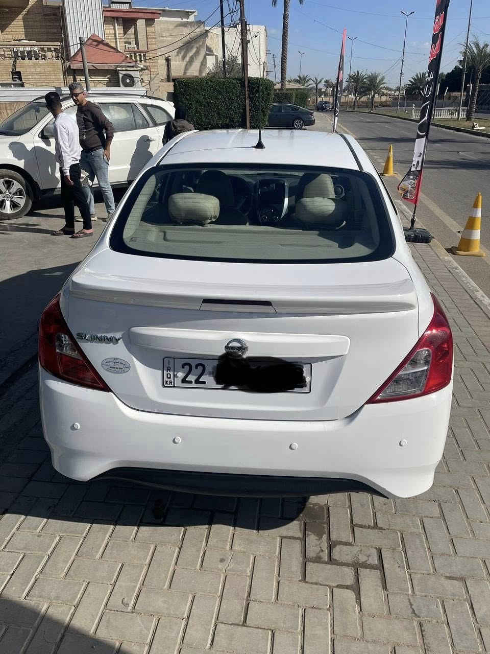 السلام عليكم نيسان سني للبيع ٢١ بليته زركه بدون صبغ طخه بالباب مال سايق فقط موضحه بالصوره ***********
