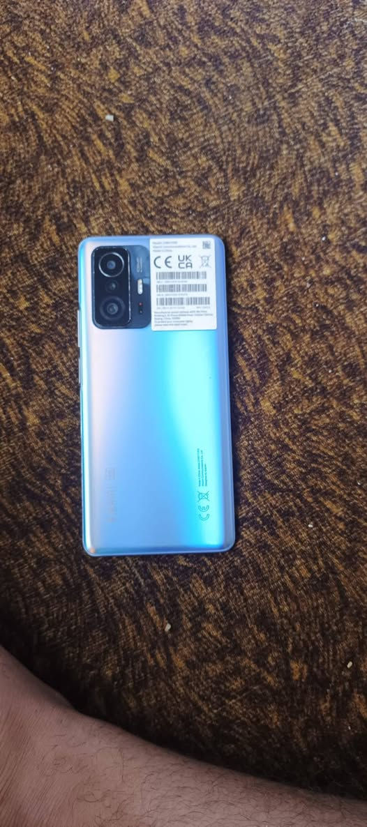 11t
المعالج: MediaTek Dimensity 1200-Ultra بتقنية 6 نانومتر، مما يوفر أداءً ممتازاً وسريعاً.
الشاشة: 6.67 بوصة AMOLED DotDisplay، بمعدل تحديث 120 هرتز، وتوفر تجربة بصرية سينمائية.
البطارية: سعة 5000 مللي أمبير، توفر عمراً طويلاً.
الشحن: شاحن سلكي سريع جداً بقوة 67 واط.
الكاميرا الخلفية: رئيسية بدقة 108 ميجابكسل، مع عدسات واسعة وماكرو.
التخزين والرام: يتوفر بنسخ 8GB رام + 128GB أ من نوع UFS 3.1.
نظام التشغيل: أندرويد.
الوزن: 203 جرام. 

Xiaomi
 +4
✨ المميزات
أداء جبار: معالج ممتاز للألعاب والاستخدام الثقيل.
شاشة سريعة وممتازة: 120 هرتز AMOLED تضمن سلاسة فائقة.
شحن فائق السرعة: 67 واط يشحن البطارية الكبيرة في وقت قصير جداً.
كاميرا عالية الدقة: 108 ميجابكسل تلتقط تفاصيل ممتازة. 

Xiaomi
 +2 مرواس شعدك نزل


**إذا كنت صاحب هذا الإعلان وتريد حذفه لأي سبب، رجاءا أرسل رسالة إلى الدعم الفني**