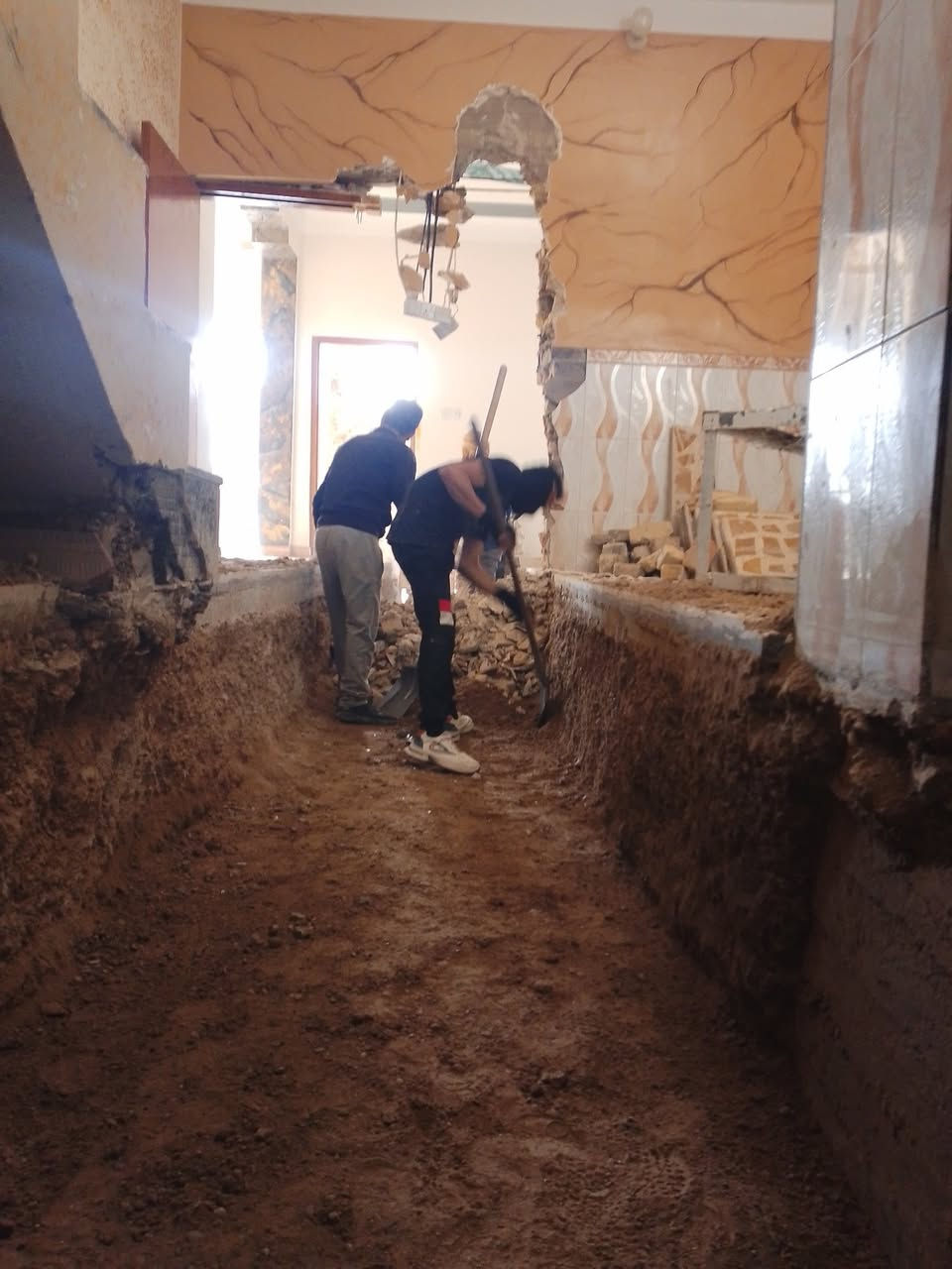 سلام عليكم  / يوجد كادر عمل جاهز/ تصعيد مواد/ تنضيف بيوت/ تفليش/ تكشيط/ تنضيف حدائق/ دفن نهري  / شقلنه ليل ونهار   /ومعداتنه جاهز/ ماعليك بس تصال على رقم  /     ***********
