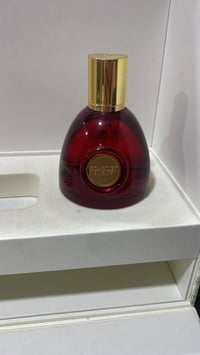 عطر سراي للبيع مملي  السعر ٧٥ الف علماً سعرة ٩٩$ ٠٧٧٣٠٤٩٩٣٣٧