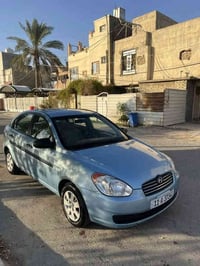 اكسنت ٢٠٠٩ خليجي بدون ضربه قويه بيه جراد بلصفحه مال صدر وصبغ نص الجامل...