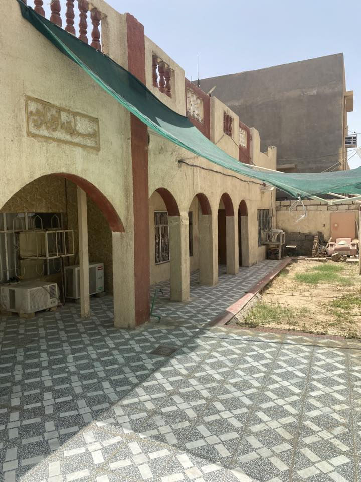 السلام عليكم أخوان بيع مستعجل بيت طابو ملك صرف
بأسمي تحويل مباشر 
مساحة   ٣٠٠ م 
واجهة  ٢٠ م والنزال  ١٥ م يعني يصير مشتملات اثنين 
كامل ارضيه كاشي وسيراميك 
متوفر كافة الخدمات على شارع تبيلط وماء وكهرباء 
العنوان حي المثنى قريب جداً من السوق والشارع العام  
والسعر خاص للتواصل فقط ع ***********
