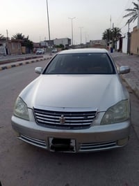 شاهينة 2005فول ما عدا الفتحة لون سلڤري  رقم اربيل  سعرها 50ورقة وبيها ...