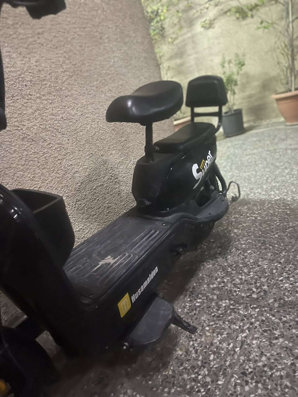 السلام عليكم للبيع دراجه حجم 14جديده أربعه نمر الدراجه فقط الهورن عطلان مكاني بغداد ***********
