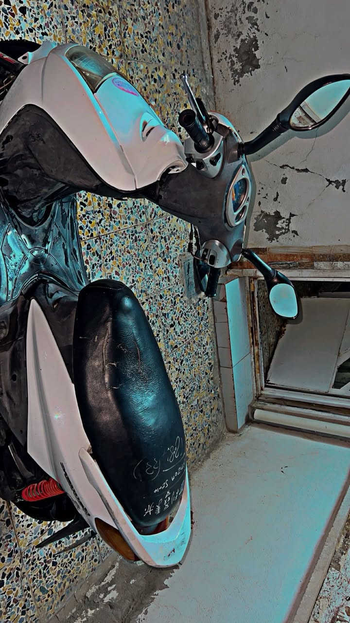 دراجه سكنس نثيه للبيع دراجه جديده معدل بلمشي نضيفه قد نوع ياباني السرعه ١١٠ مكاني بغداد الحسينيه مال راجديه السعر ٦٥٠ للاستفسار هاذا الرقم ***********
