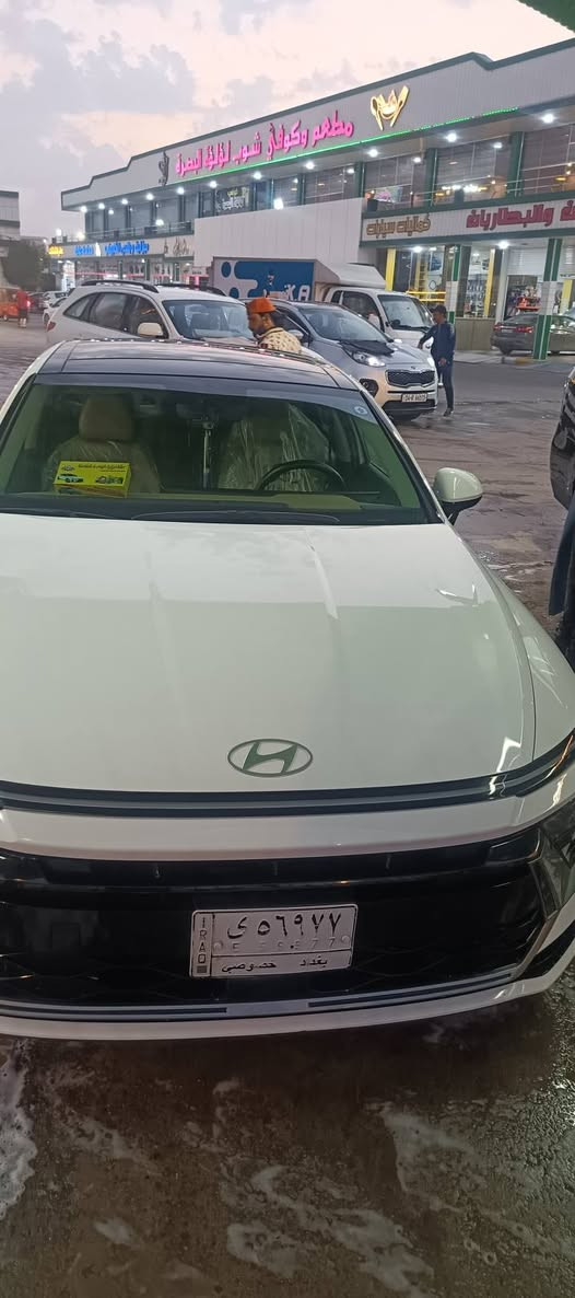 سلام عليكم سياره سوناته هايبرد لبيع مديل 2024  ماشيه30 ألف مال اقصاد كفيل ومغترض نفس البيت سياره بيها طخات سعر قفل180 رقم ***********
