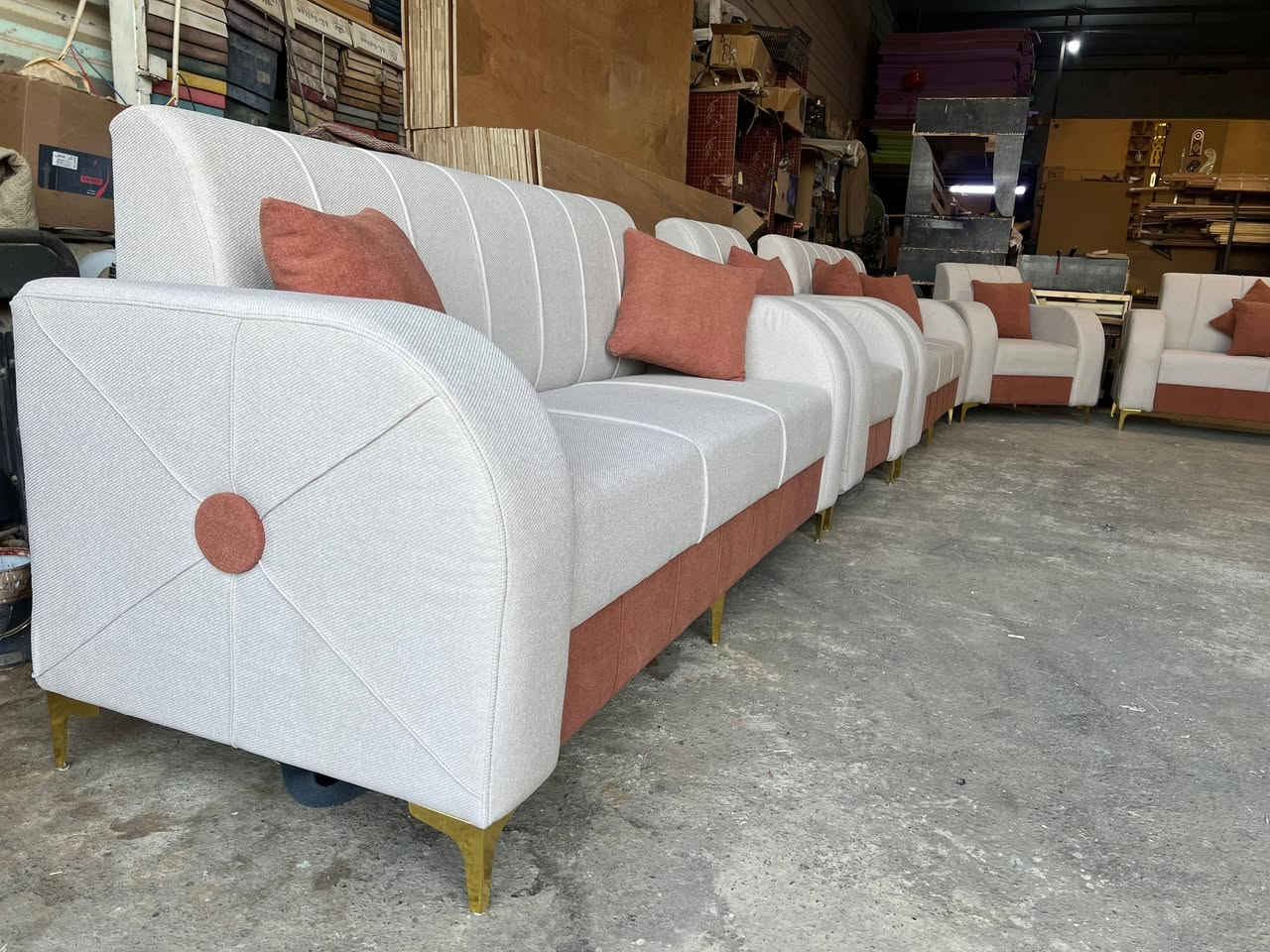 ‏بسم الله وعلى بركة الله 
 طلب احد الزبائن تخم 14نفرات  🤗

يقدم لكم معمل قنفات جود🥰
 🥰  كل ما هو جديد ومميز من انواع الموديلات التركيه🇹🇳 والعراقيه🙋‍♂️ عمل القياسات الخاصه والموديلات وحسب  طلب الزبون 🙋‍♂️🌷😍
اجود انواع الاقمشه 🙋‍♂️
خشب روسي 🇷🇺
اسفنج عراقي ضمان 🙋‍♂️
مع العمل على صيانة وتجديد القنفات القديمه 
اسعار منافسه وجيد 🤗
تفاصيل اكثر مراسلة الصفحه او التصال على الارقام التاليه 
*********** //***********. (أبو جود) 🙋‍♂️⚘⚘
الشارع العام  مقابل بانزين خانه الحكوميه مجاور المحكمه
