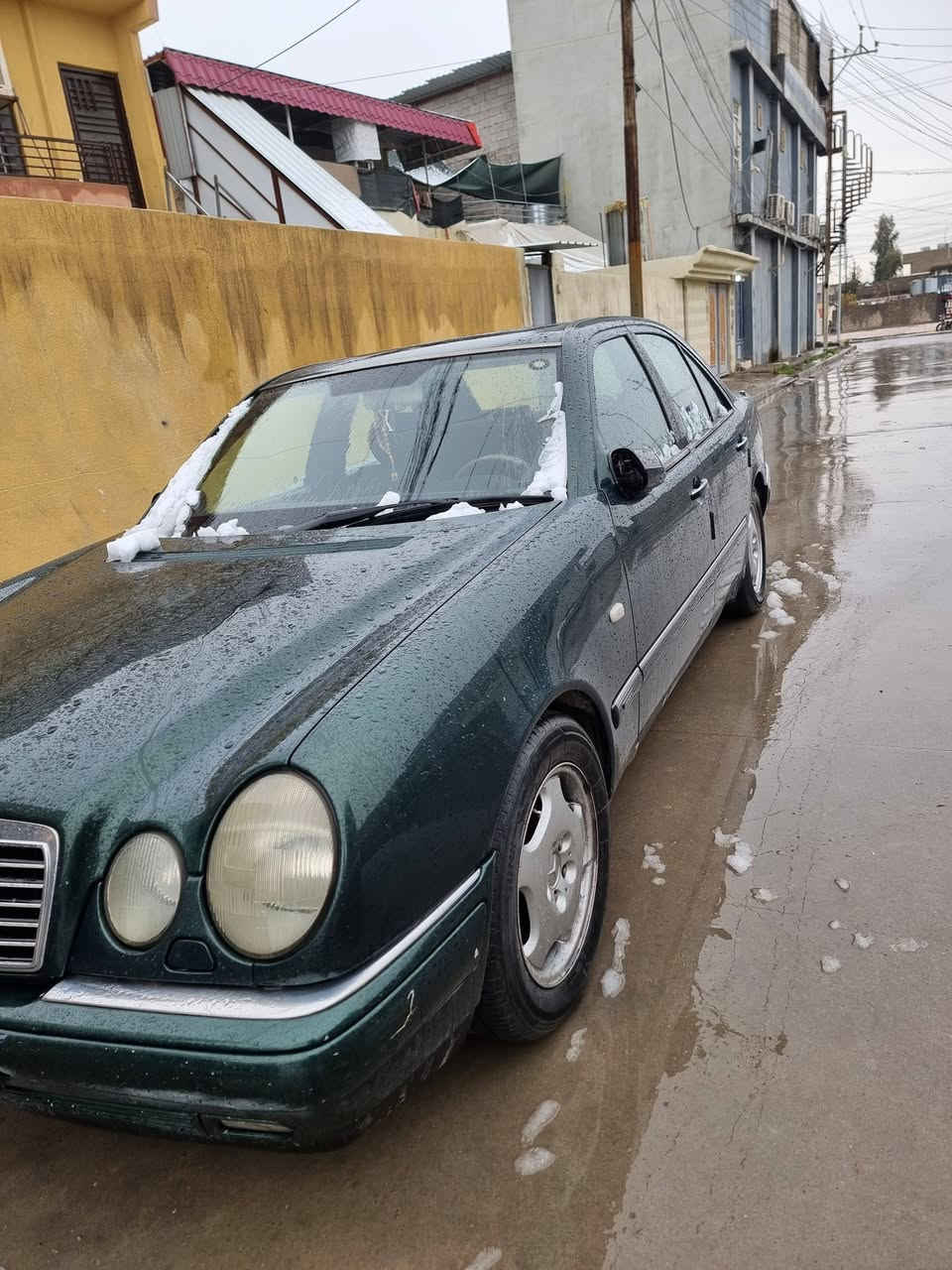 مارسيدس موديل ٩٦ محرك ٤ سلندر e280 w211 مري مواصفات 
1_مري شفط
2_بردات 
3_تبريد قطعتين ويه السويج 
4_كير عادي واوتوماتيك 
5_ فتحه سقف 
7_ويل ١٨
8_ مانع انزلاق 
9_ ثلاثه انضمه قيادة
10_ جامات كلها كهربائيه 
11_ تجوات الراس الخلفيه قلابه 
بعد بيها.هواي مواصفات ⚡️⚡️

السيارة نضيفه جدا بيها بونيد صبغ فقط وبيها جراد بالسقف من يم التكم فقط ايرباكات كلها شغاله بدون ضرر السيارة 

السعر اتصل على الرقم سعرها مناسب ***********✍️
مكلف بالنشر فقط ماعندي معلومات شكد سعرها بالتمام او شكد بيها مجال الي يشتري يتصل على الرقم وتدلل
