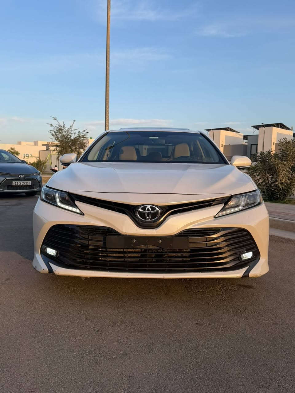 اخواني كامري موديل 2020 شركه ساز
ماشي 60 الف قابل للزياده 
بيها مكان واحد اربع اصابع بارد بالجاملغ الامامي بارد 
وبيها رصعتين صغيرات بالصندوق وباب الصدر السياره 
غير هذا كفاله عامه السياره فول مواصفات حتى برده خلفي 
205$ وبيها مجال
رقم بغداد
بغداد الكريعات
للاستفسار ***********
