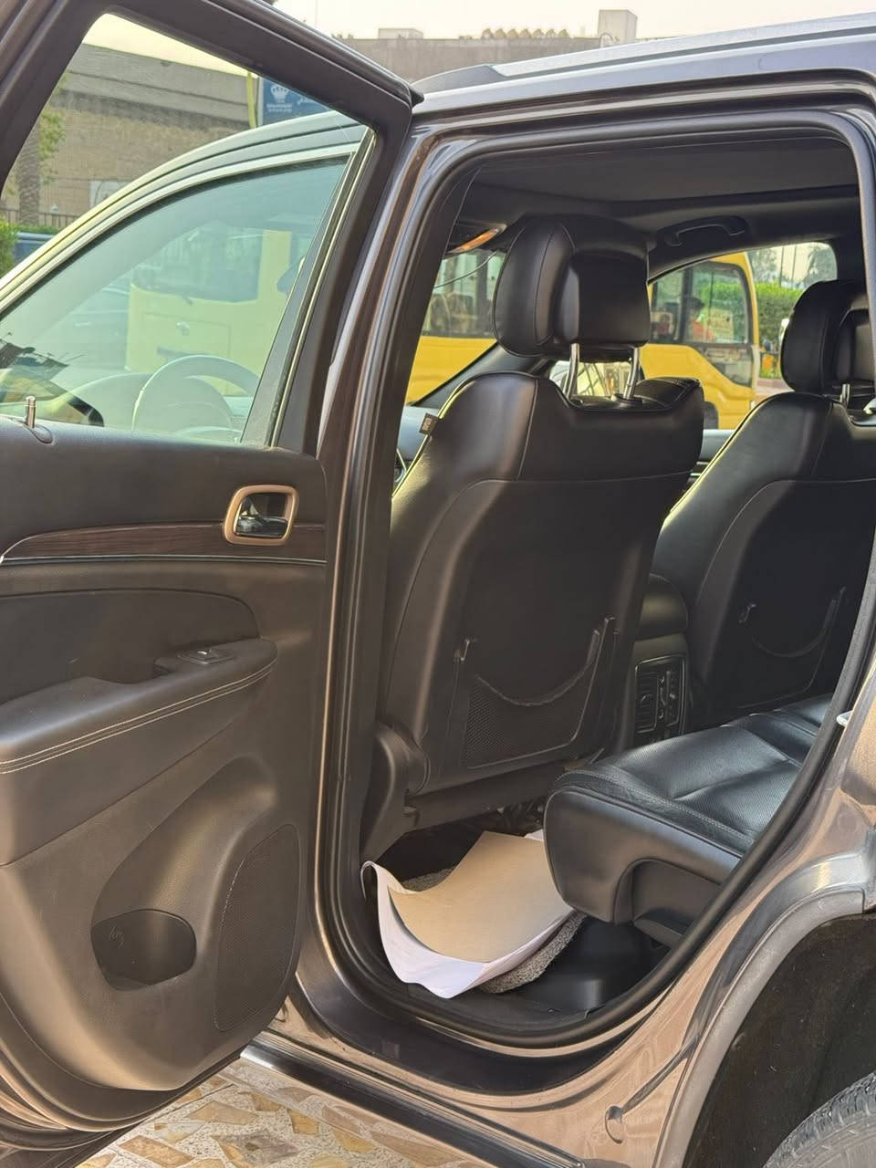 السلام عليكم 
جيب لمتد اوفر لاند موديل ٢٠١٥
 فول موصفات 
بانوراما باب خلفي كهرباء 
شاشة كبيرة كشن تدفئة تبريد 
فول الفول بيها هواي موصفات 
بيها صبغ جاملغ وبنيد بدون دواخل شرط لا شاصي ولا لغد السيارة ماشية ٤٣ حقيقي جديدة جدا مكينة مكفولة كير حدادية جدية طخم تايرات تجي شوف وتدلل وموجود بيها سونار 
السعر ٢٠٠٠٠$ 
المكان بغداد
***********
