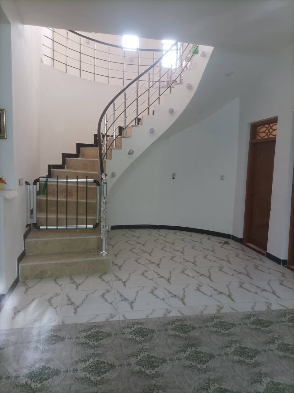 بيت للبيع مساحه الارض 300ناصريه شارع القيثاره على الشط عرف 2استقبال مطبخ صحيات طابق واحد تصاب ***********
