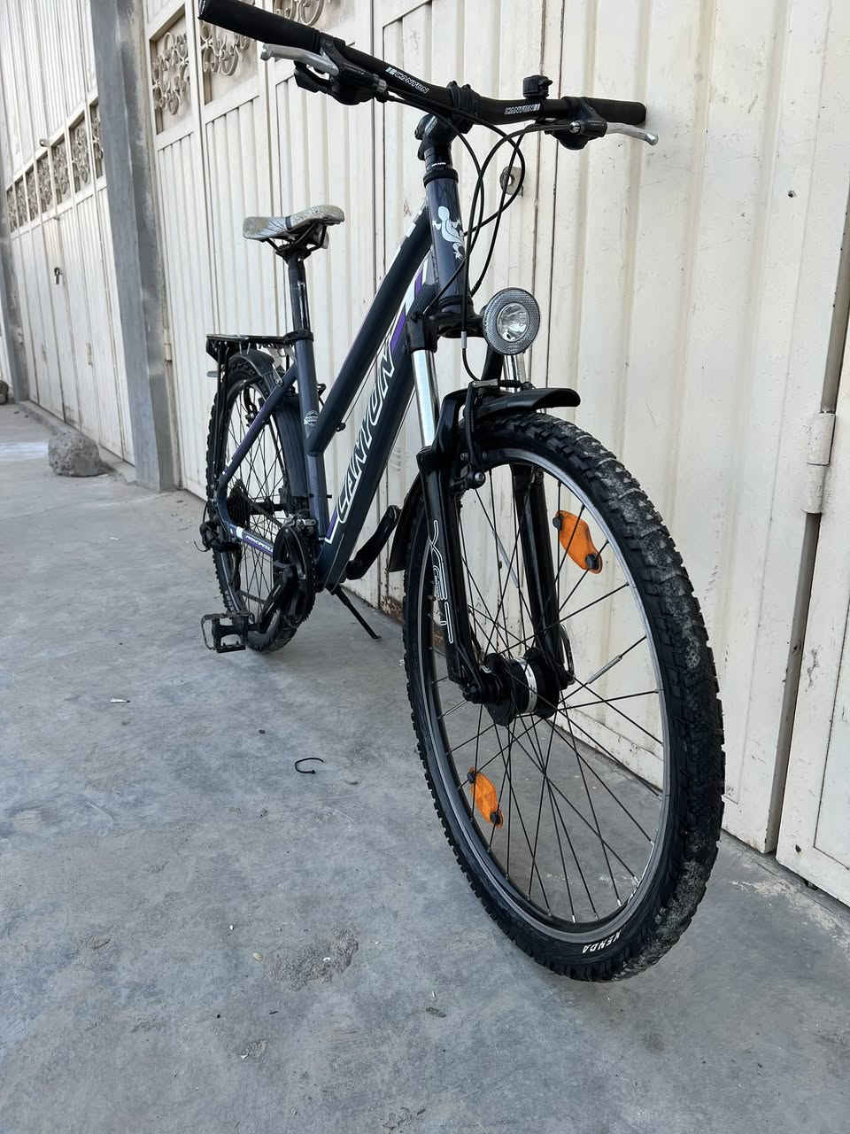 باسکیل سویسری
مارکە CANYON
جسم المنیوم 
دبل امامی قفل و فتح
لون حلو 
سیتم بریکات شیمانو
سیتم کیراترت shimano altus
ویل امامی دینمو 
١١ نمرە کیر 
عینوان کلار -رزگاری 
توصیل کل محفصات عیراق موجود 
سعر ٢٥٠ الف بها مجال 
*********** واتئاپ موجود
