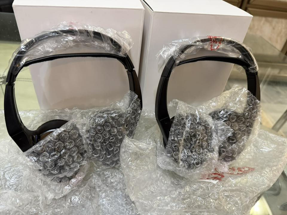 السلام عليكم سماعات لاندكروز اصليه لللبيع مال موديل ٢٠٢٤ جديده غير مستخدمه  رقم الهاتف ***********سعرها ١٣٠ الف
