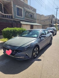 النترا لون سمنتي موديل ٢٠٢١رقم بغداد بسمي هزه وسنويه جديده محرك ٢٠٠٠دو...