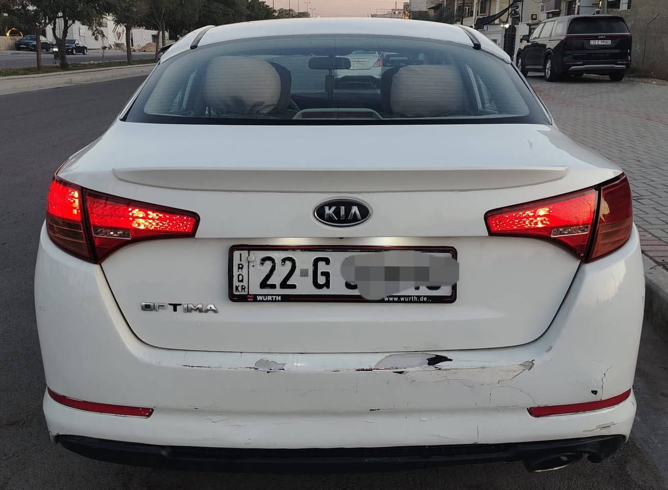 السلام عليكم
كيا اوبتيما 2012 خليجي مصبوغه عام 
مكينة 2000 دوش شفتات ستيرن مري شفط تبريد قطعتين رقم شمالي اوربي مكانها بغداد الحرية
السعر 105$ وبيها مجال 
***********
