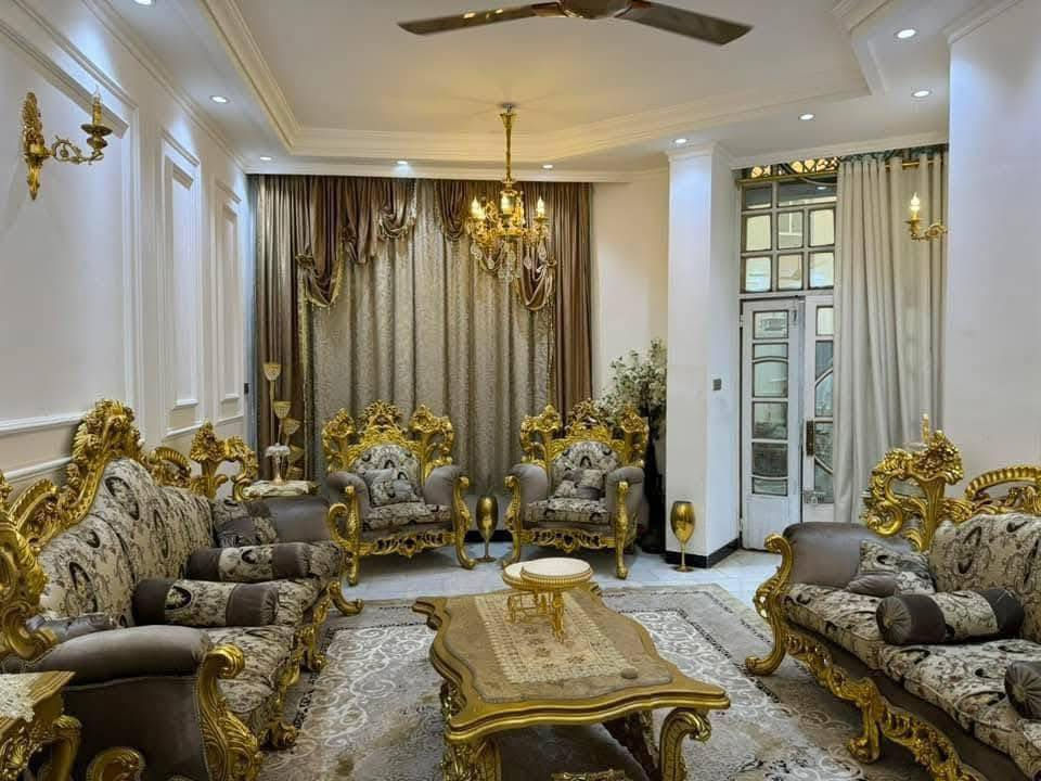 السلام عليكم 🏠 / دار للبيع مساحه ٢٠٠ م طابو زراعي سند                  واجهه ١٠ م / نزال ٢٠ م 🧱 بناء حديث درجه أولى الكاونتر مع أثاث الاستقبال مع الدار الطابق الاول / مطبخ . أستقبال . هول . غرفه . مجمع صحيات . كراج . صحيات خارجيه الطابق الثاني / ٤ غرف نوم .هولالعنوان بابل ازوير الغربي التقسيم لأول يبعد 50م عن الكورنيشتفاصيل اكثر مراجعت مكتب التصميم العقاري☎️***********
