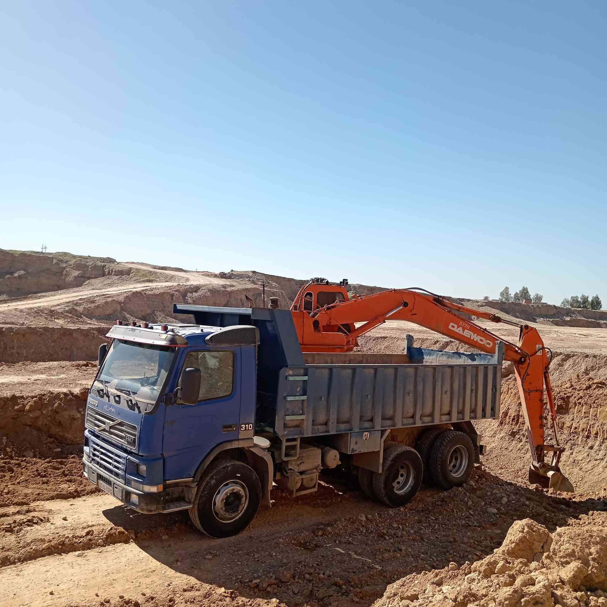 فالفوFM7 بم ونوزل حجم المحرك 310 لا صرف ولا بخار شرط سحال جوب كير 3 ×3 شاصي طويل بلادي رقم أربيل جديد سنويه بسمي قلاب جاهز على شغل زوج تايرات تريد /الحموله 12متر/طول البودي 520 السعر 230 وبيهامجال العنوان كركوك *********** اتصل    *********** اتصل
