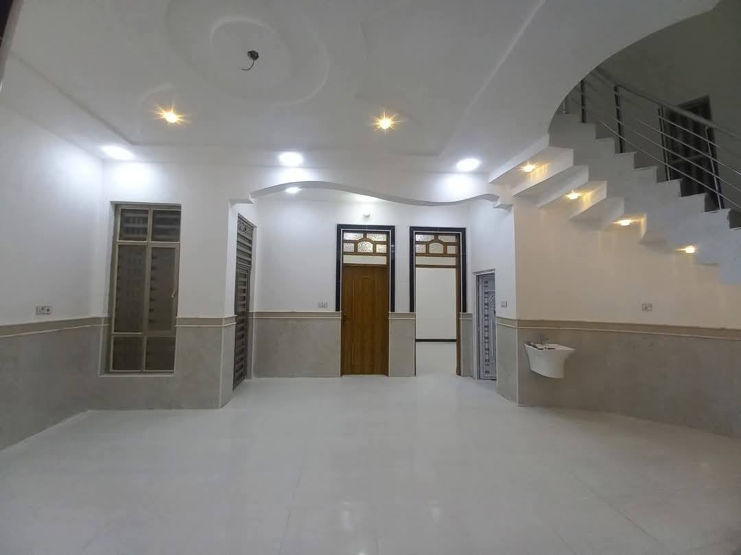 دار ٢٠٠م حي عبجيه خلف الشارع العام مال حي الغدير شغل راقي بناء مسلح طابق واحد
***********
