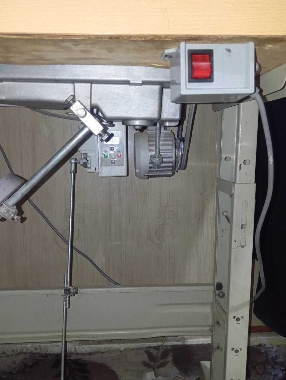 مساء الخير ماكنة خياطة برذر صناعية شغالة فول ماطورها ينهض بأمبير واحد مبيها أي عيب السعر 250 ألف وبيها مجال بسيط الطيبين المكان كركوك حي الواسطى شراي هذا رقمي ***********
