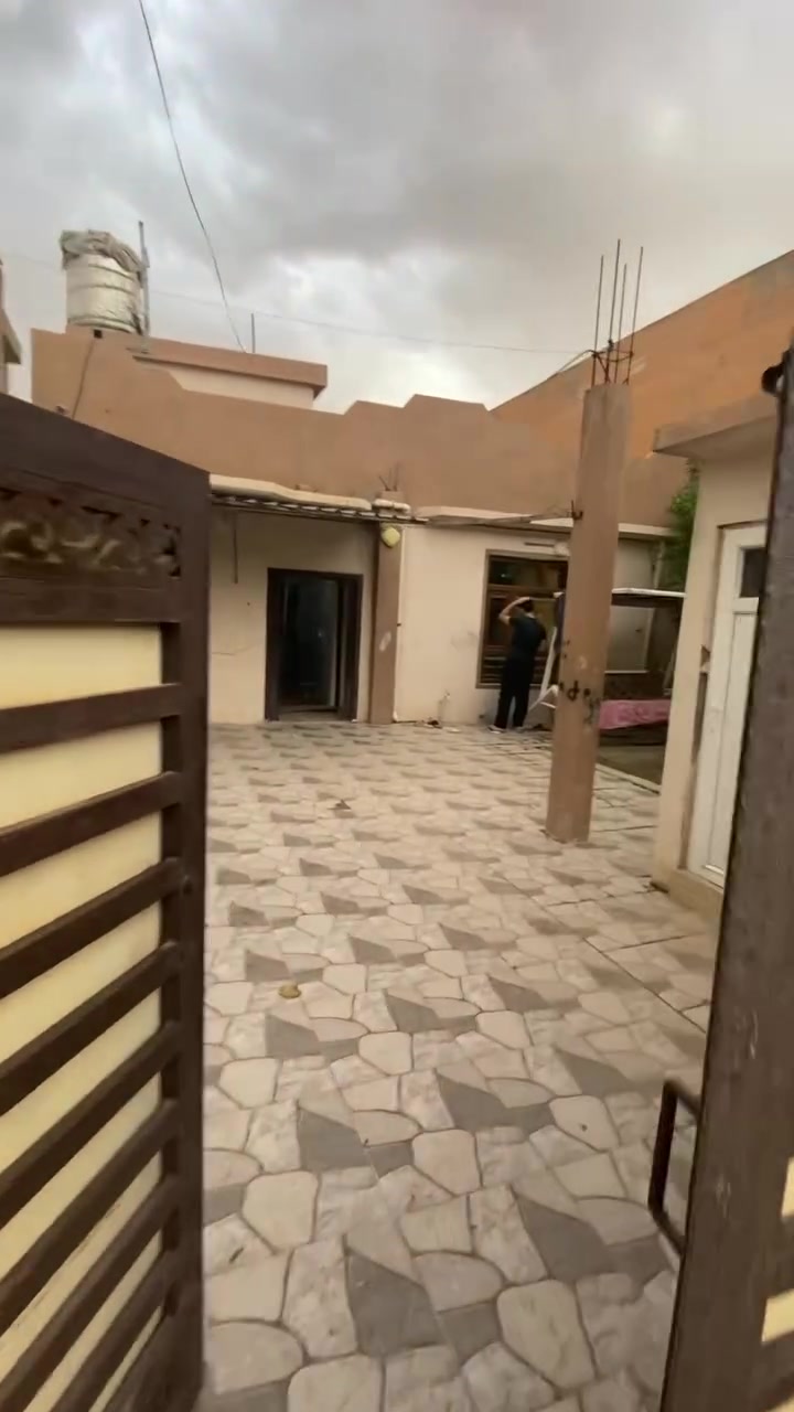 دار ٢٠٠م للبيع موقع ٥٨ حي الزوراء طابق واحد كما موضح بل فيديو السعر ١٤٥ مليون  اتصال أو واتساب ***********
