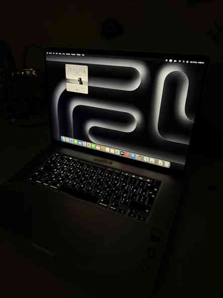 معالج انتل i7 
رام 16 
ذاكرة 512 ssd 
كارت شاشة 6g 
شاشة 4k ألوان كلش حلوة حجم16 inch 
مشحون ١٦٠ مرة 
السعر 780الف قفل 
رقمي ***********
