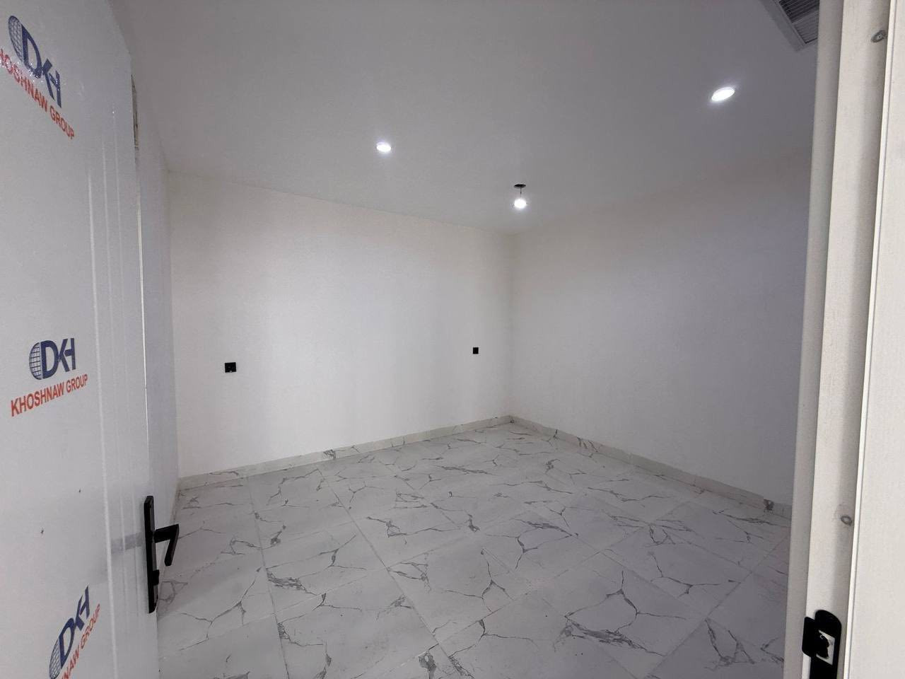 🔸سند طابو يتسجل بإسم اي عراقي
📍أربيل-بيت للبيع حي 8حساروك قرب شارع كورنيش 
➖مساحة 150M طابقين ركن
يتكون⤵️
➖4غرف نوم 
➖استقبال-صاله-مطبخ-مجموعه صحيات-كراج

***********
***********
**************
في حال لم يتوافق العقار مع رغبتكم او لم يكن بقدر امكانيتكم زوروا موقعنا على تلكرام للتصفح على اكثر عدد من العقارات المتوفرة•https://t.me/mohamedaqarat1
