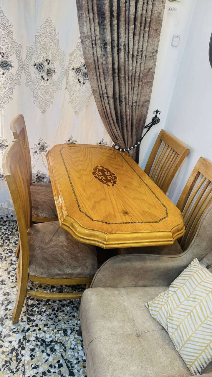 السلام عليكم عندي هاي الغراض للبيع العنوان الامين قرب مركز شرطه الامين موبايل *********** ابو محمد

التخم عشر معاقد سعر الواحد 350 
وميز الطعام 6 كراسي ب300 
وميز الطعام 4  كراسي بعده جديد غير مستخدم هم ب300
