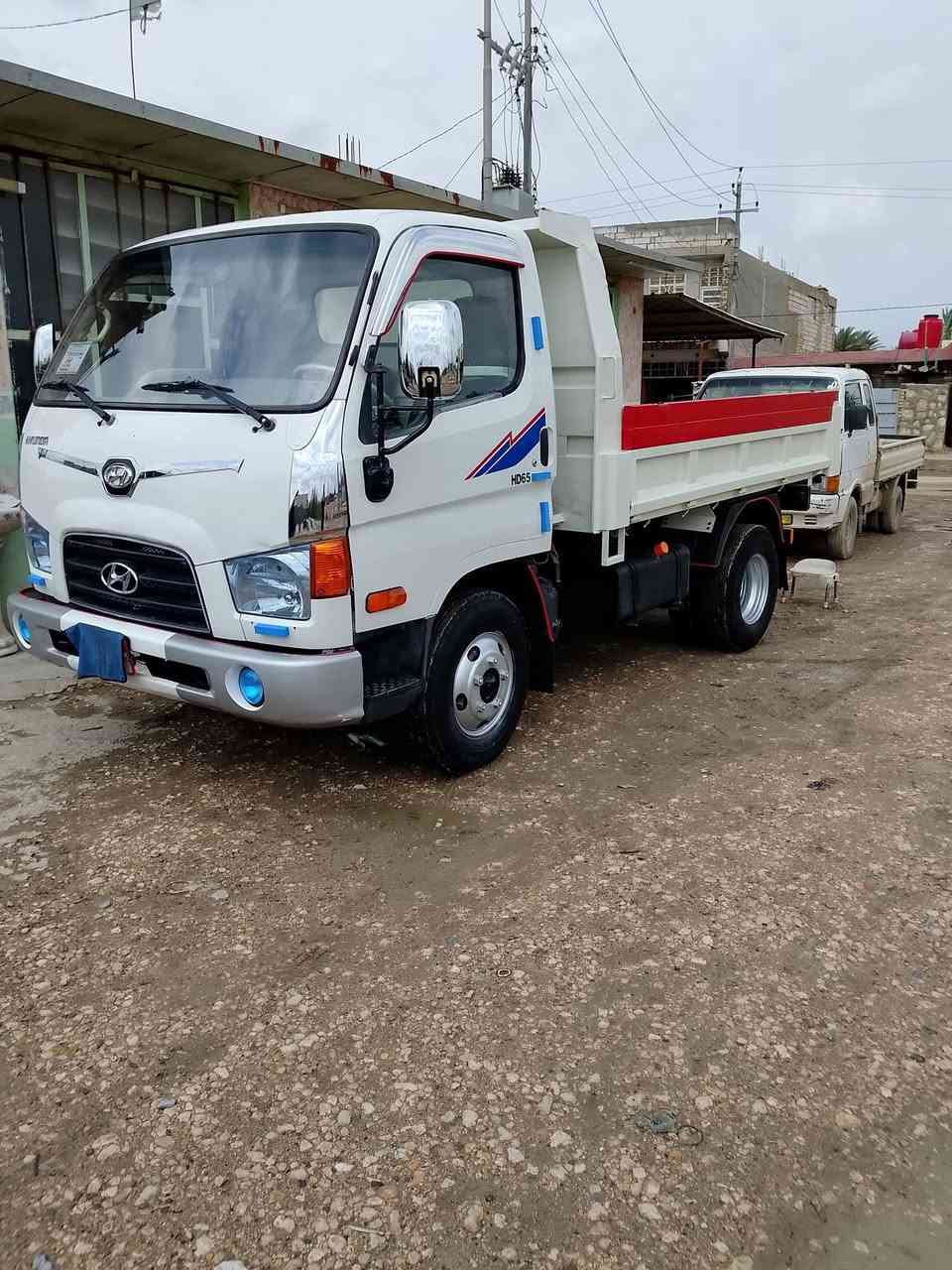 سلام عليكم هونداي قلاب للبيع 2015سياره كفاله عامه بس البادي مصبوغ محرك 4000 ام الهاف  ***********
