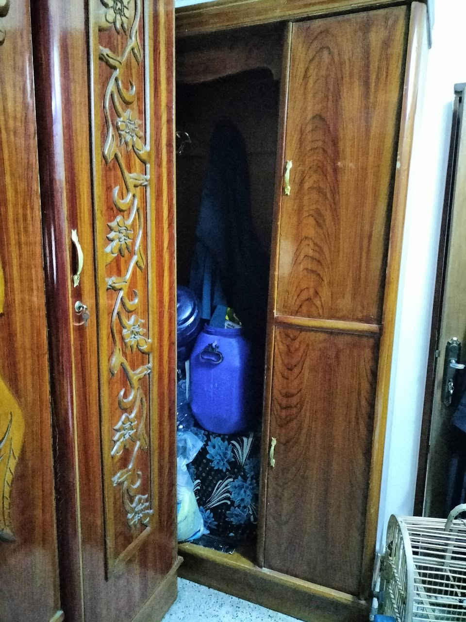 السلام عليكم عندي هاي الغرفة صاج داخل وخارج ستة ملحق مع الدوشك 
سفنج كبيرة على غرفة البيت 
أريد اخذكنتور مكانها 
عنواني الحرية والله مشتريها قبل كم سنة مليونين 
رايدها 850 الف


**إذا كنت صاحب هذا الإعلان وتريد حذفه لأي سبب، رجاءا أرسل رسالة إلى الدعم الفني**