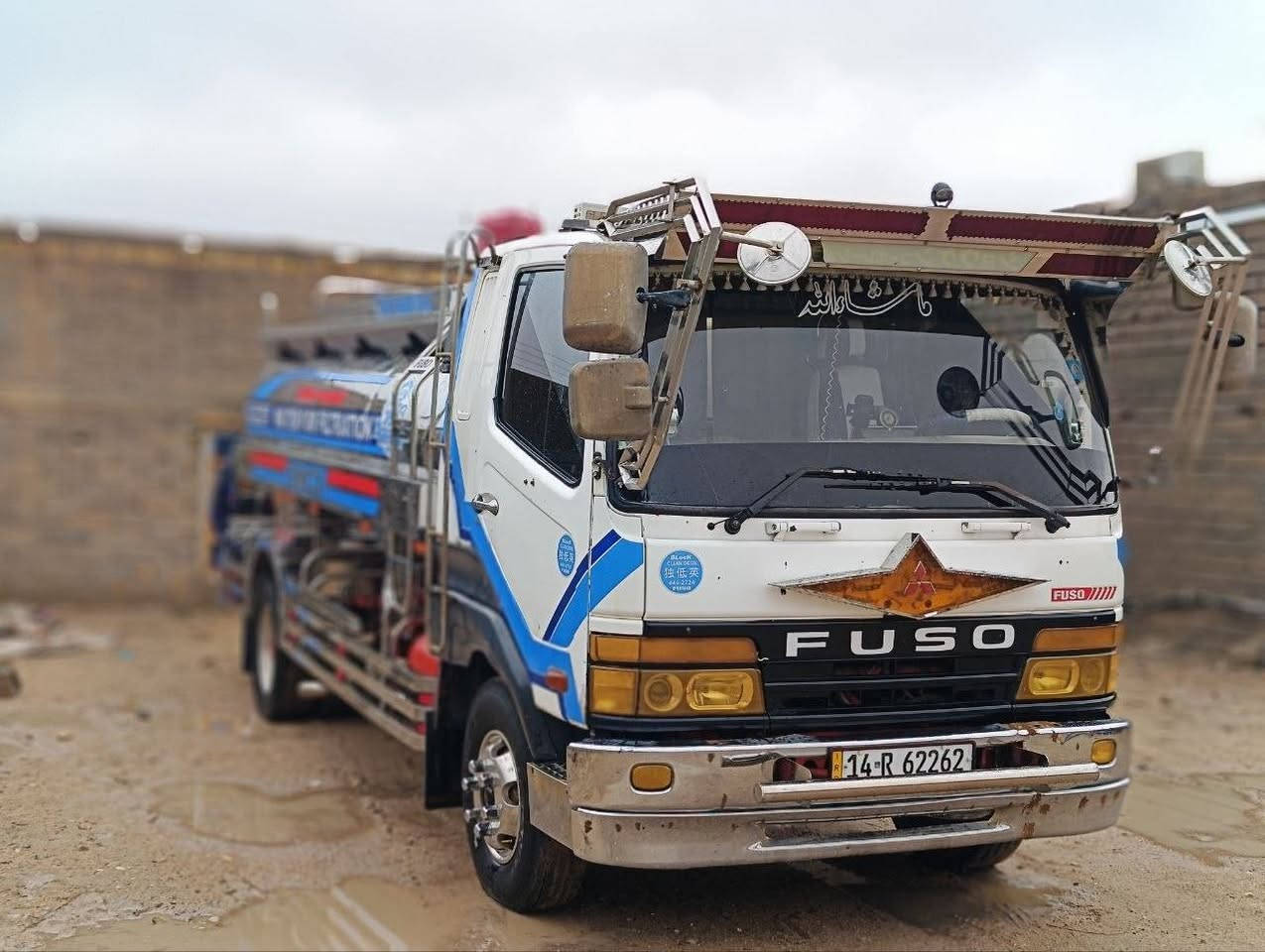 السلام عليكم فوزه بزون للبيع لسياره كفاله حته من لشخط لتانكي تفصال جديد صارله اسبوع  حموله 9 لسياره كامه كبل للشغل مكينه 16قبق اسود رقم بصره انكليزي 
مكان بصره قضاء المدينه 
الاتصال عله هاذا الرقم ***********
مراسله واتساب ***********
