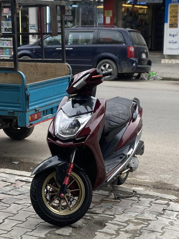 سلام عليكم دراجة سكنس شمعة كوري امزوعة الدراجة  تزويد بيها مكينة رياضية ٥٨ 
1:بيها كلجات رياضي
2:بيها قبق فلاوين
3:بيها ستان صفح رياضي 
4:بيها يدات بريك رياضي 
5:بيها شمعة رياضية
6:صدر امامي وفج وصينية رياضي
7:بيها دبلات خلفية رياضية
8:بيها اشاير رياضية
9:بيها ويلاة امشيف رياضي 
10:بيها قبق بانزين رياضي
11:بيها نوزل رياضي ١٠ زروف
للتواصل على الرقم ***********
العنوان بغداد الحرية
