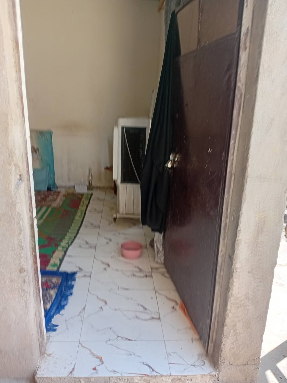 السلام عليكم بيت تجاوز بالمحمودية بدر ع شارع عشرين بيت كبير ونظيف وحديقة ٣ غرف وهول ومطبخ السعر ٢٠ وبي مجال 
للاستفسار ***********
