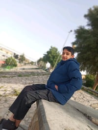 جاكيت شتوي دافئ لون أزرق للأطفال. التصميم عملي ومناسب للأجواء الباردة،...