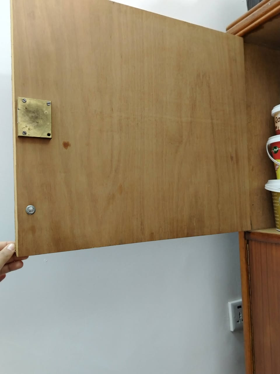 كنتور نظيف جدا ب ١٥٠
جرباية خشب نفر نفس هاي الصورة ٣٥
والميز الأبيض ٤٠


**إذا كنت صاحب هذا الإعلان وتريد حذفه لأي سبب، رجاءا أرسل رسالة إلى الدعم الفني**