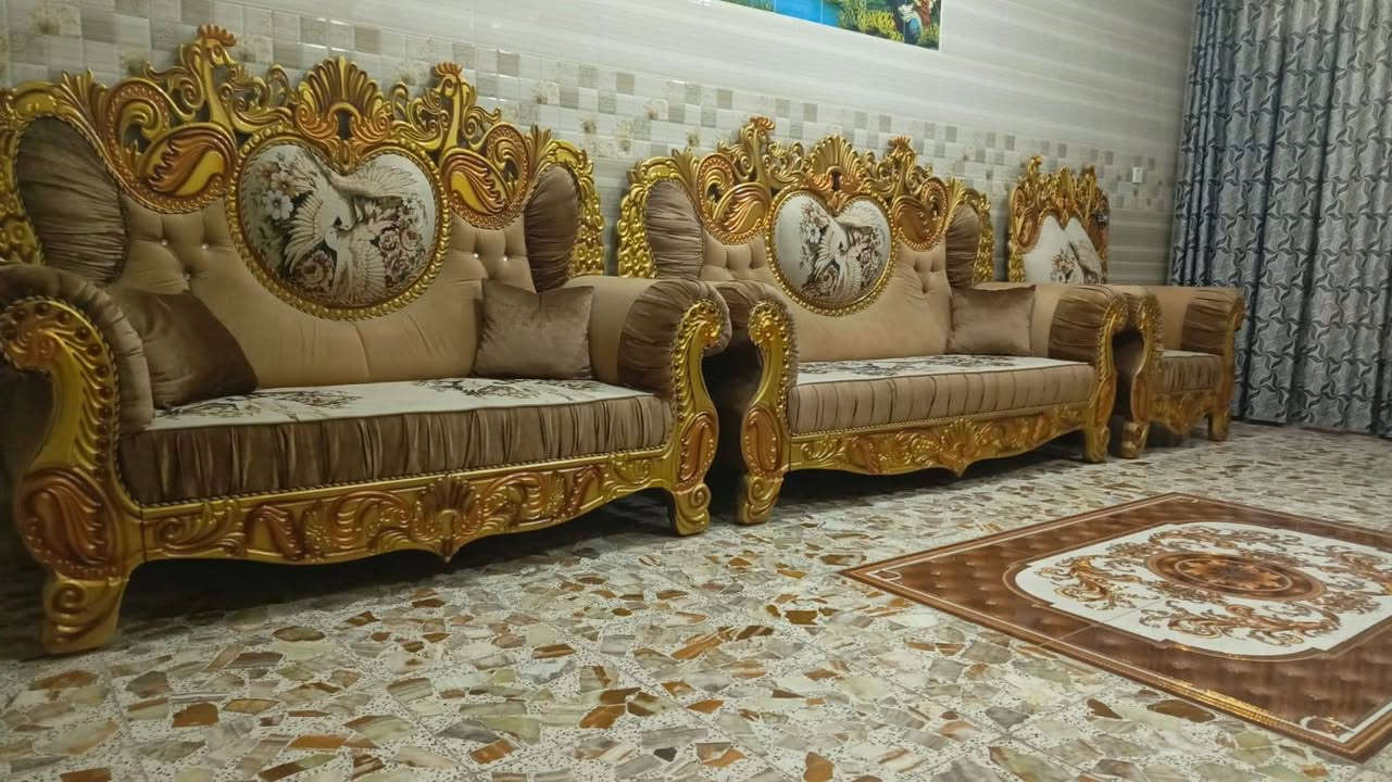 تخم للبيع + كوشات
نظيف استعمال قليل 
مكاني الحمزة الغربي 
السعر 650 وبي مجال بسيط
***********

